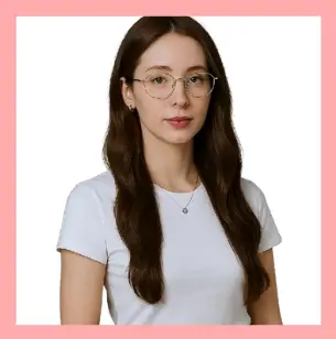 Seraphina Blythewood, Founder & Creative Director of NoteMax, an expert in beauty, fashion, and home decor.